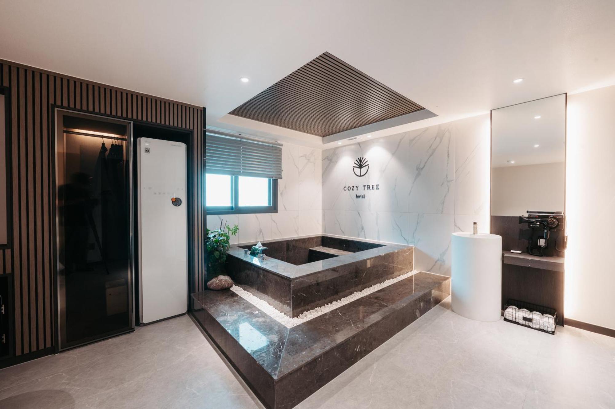 Cozy Tree Hotel Seomyeon Busan Ngoại thất bức ảnh