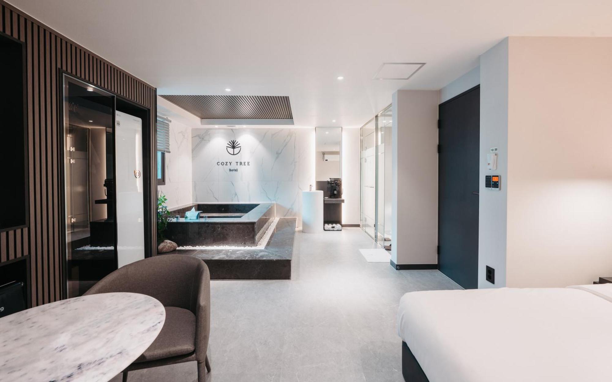 Cozy Tree Hotel Seomyeon Busan Ngoại thất bức ảnh